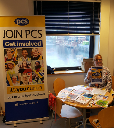 PCS_Northwest's tweet photo. We're in Trafford DWP Contact Centre.โ๏ธ Come visit us๐ at the canteen๐โ๏ธ on the 2nd floor Anchorage 1. #PCSPay2019 #VoteYesTo10pc #PCSPayAction #VoteAndPost https://t.co/PiKxUvBMvI