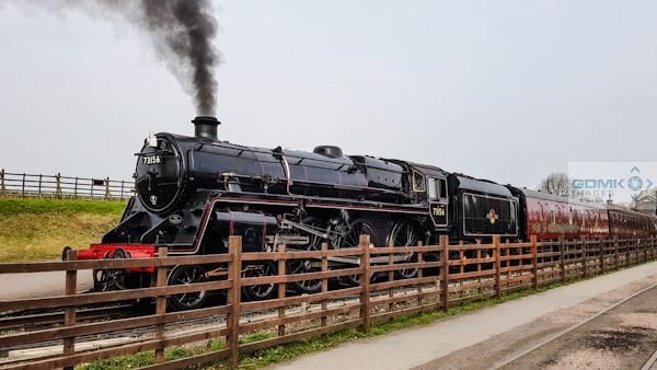 gdmkimages's tweet photo. #brstandard 73156 leaving #quorn on the Great Central Railway this morning. #steamtrains #britishrailways #britishrail https://t.co/7Z4y0EiYj7