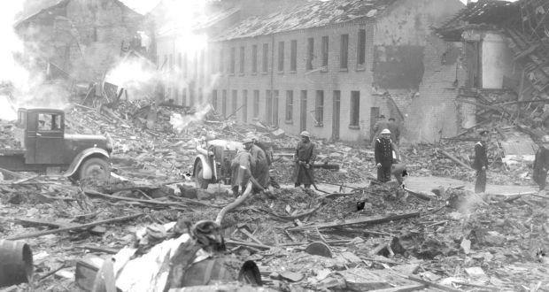  #Otd 1941: 2nd night of Belfast Blitz continued into 16th. >56,000 homes were damaged leaving almost 1/4 population homeless! Fire crews from S of border stayed for up to 3 days to help. 15-16th was worst night. Apart from London, greatest loss of life in UK in  #Belfast Blitz.