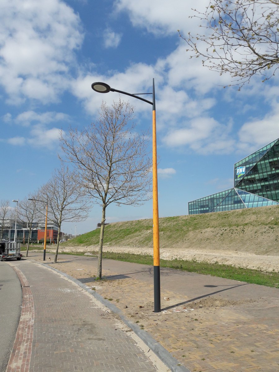 nedalaluminium's tweet photo. Voor de @GemeenteUtrecht heeft @nedalaluminium 6 meter hoge lichtmasten geleverd met houtlook. Wilt u "live" een kijkje nemen? Dat kan aan de Reykjavikstraat in Utrecht Leidscherijn.
#nedal #aluminium #lichtmasten #utrecht #lightingcolumns https://t.co/zU2i7OkI4p