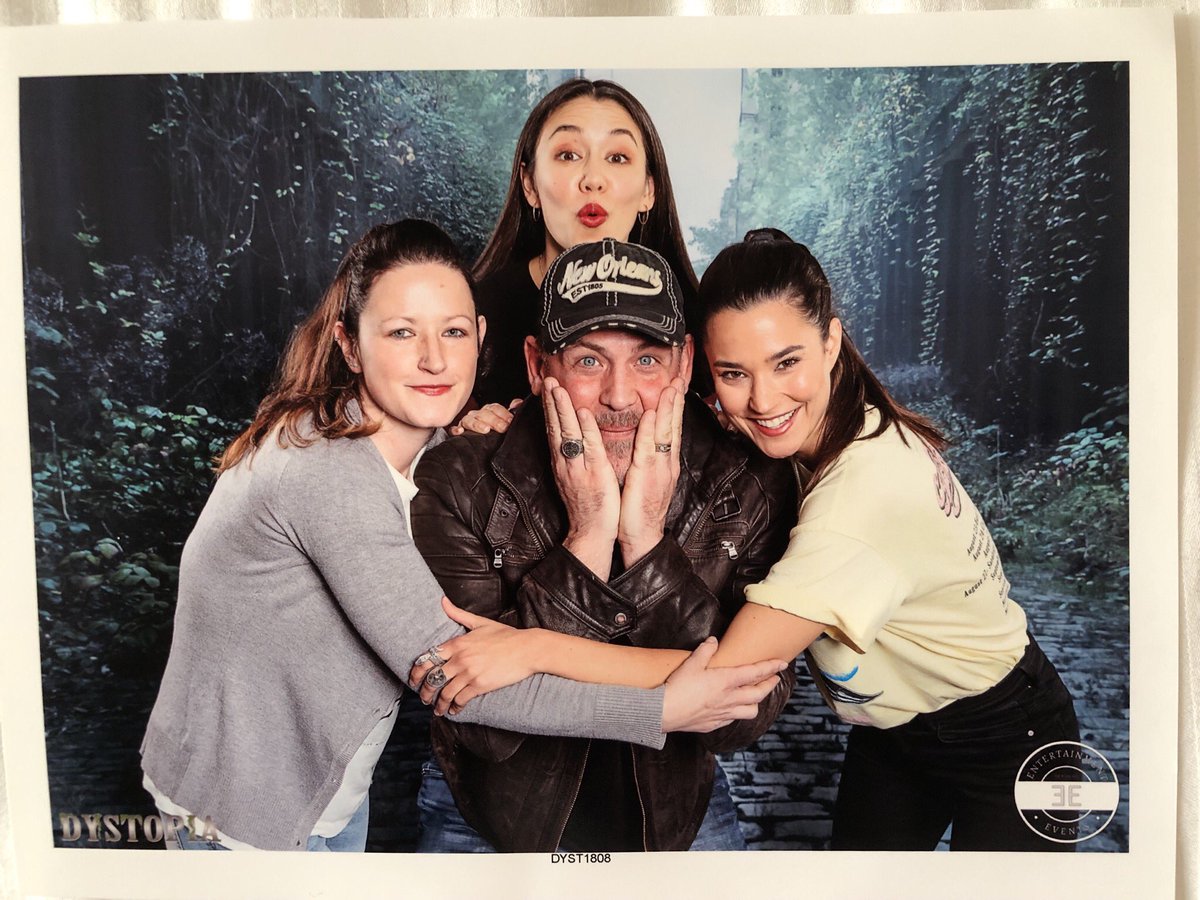 eowyn2002's tweet photo. @TyOlsson It was soooo great to see you again after 3 years! i hope you had the same awesome time with the #beerkru like we had with you! thanks for all the laughs ๐ (and you look pretty cute between @LuisadOliveira @RhiannonMFish + me) #Dystopia3 ๐ https://t.co/hqubStV0nK