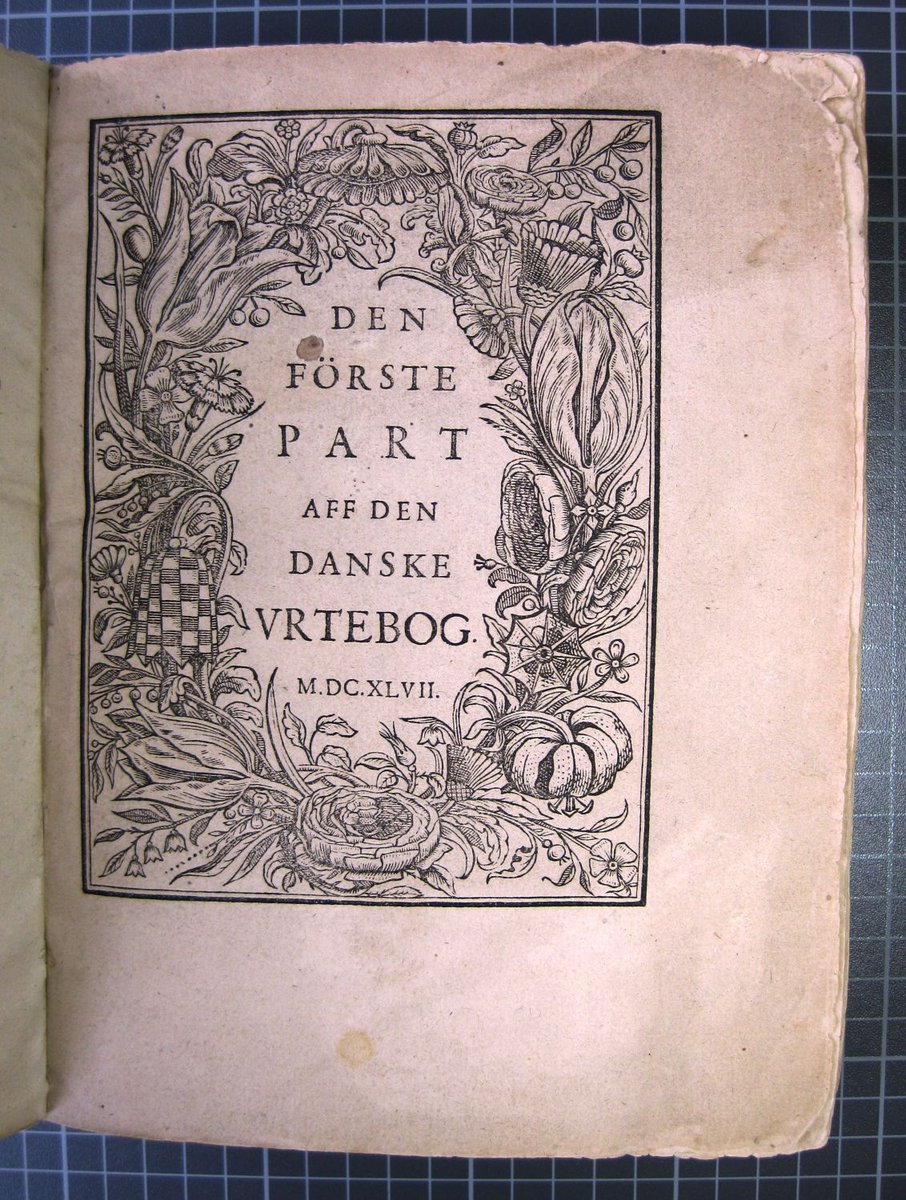 kristofselle's tweet photo. The first Danish edition has entered into the #STCV Short Title Catalogus Vlaanderen! The botanical woodblocks of ‘Den Danske vrtebog’ were printed in Antwerp at the Officina Plantiniana. Afterwards the text has been printed in Copenhagen. See https://t.co/29h28hUiit https://t.co/ylXV0Tenj4