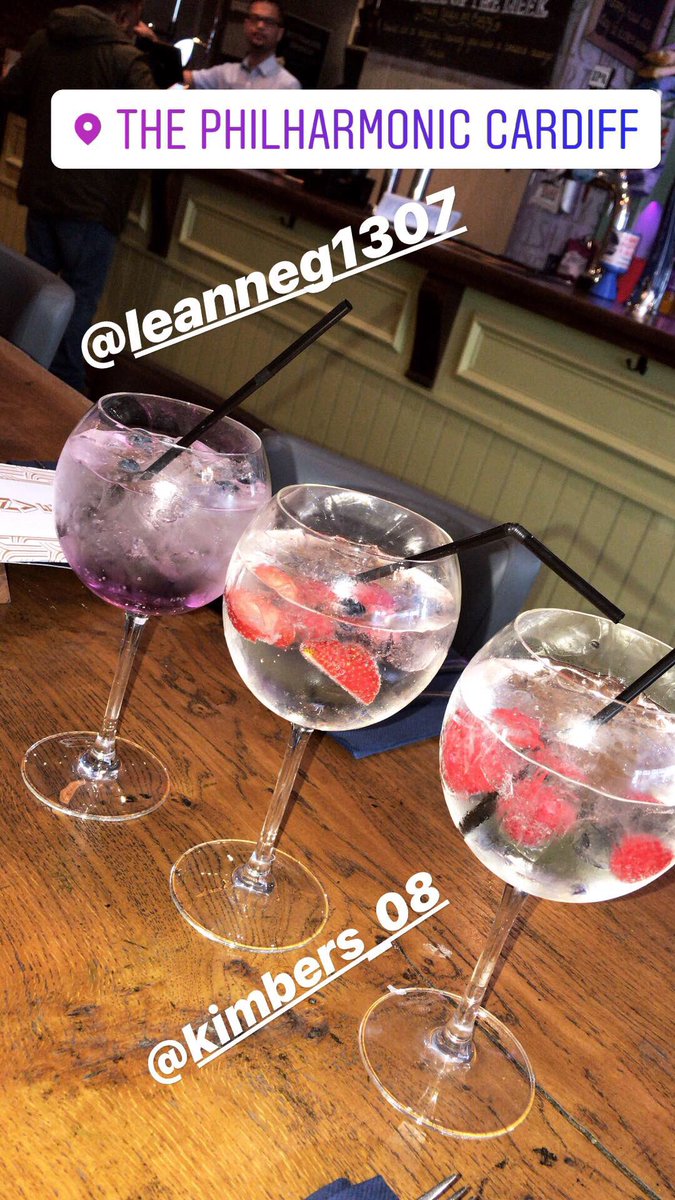 ZoeDiamond1's tweet photo. There ain’t nothing like a gin with the girls to cheer you up 😆💗 https://t.co/Ex6qPxug4z