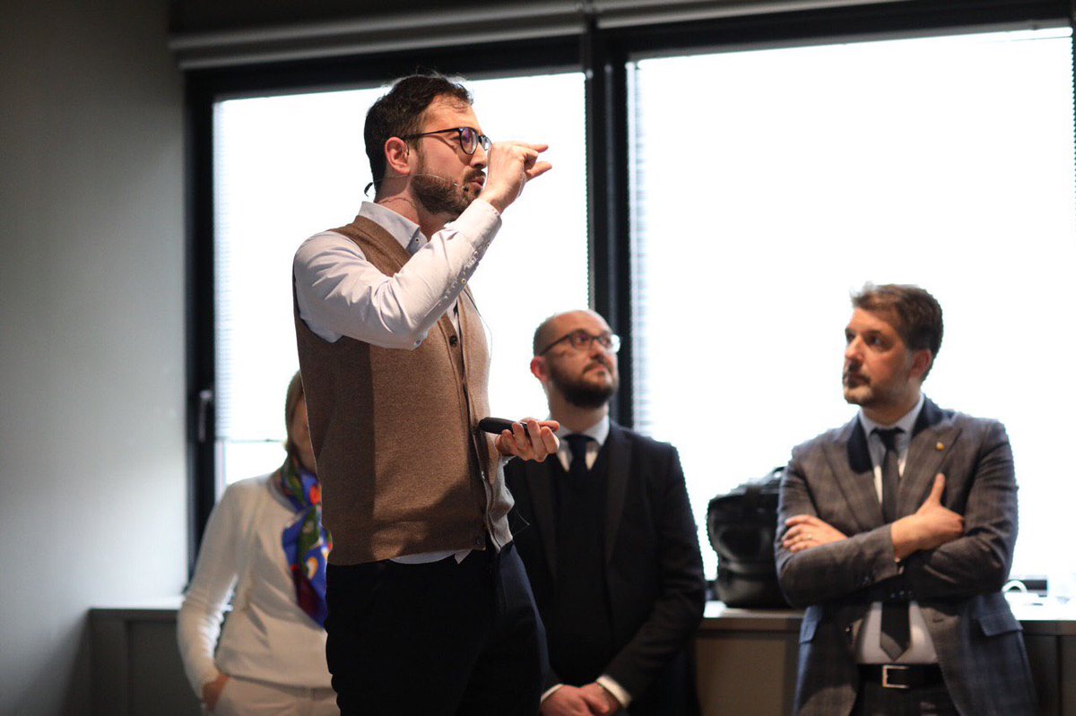 .<a href="/Biorfarm/">Biorfarm</a> è una piattaforma web e mobile che permette di adottare uno o più alberi da filiera corta e coltura bio e creare il proprio campo digitale con vantaggi per tutti: impatto sociale e ambientale positivo, si dà lavoro e gli alberi stoccando anidride carbonica #OfficinaMps