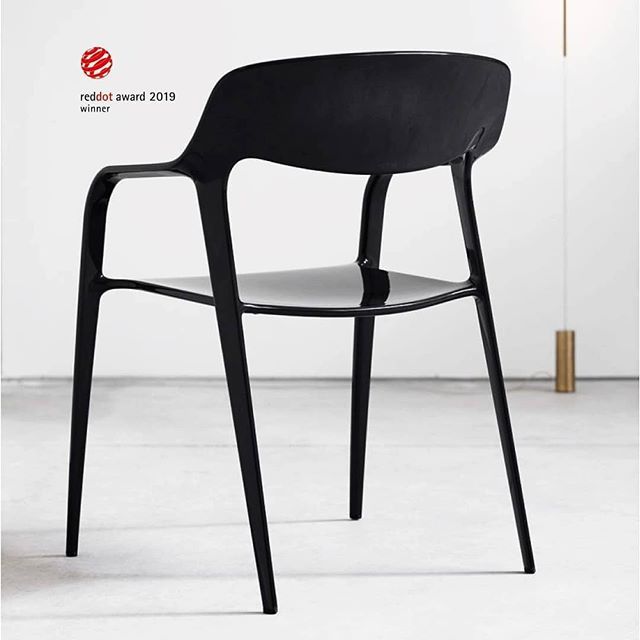 freshofficeidea's tweet image. Congratulations @actiu_com on your Karbon Chair being granted the Red Dot Design Award 2019
Design by Javier Cunado @itemdesignworks -
#karbon #chair #reddotdesign #javiercunado #freshofficeideas #actiu #itemdesignworks #design #office #Love #RedDot #Eve… bit.ly/2va8N8o
