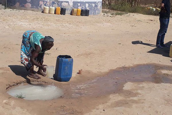 Grim days await Kenyans as long rains fail. Met Department blames rain failure to climate change bit.do/ePzLe via @dailynation