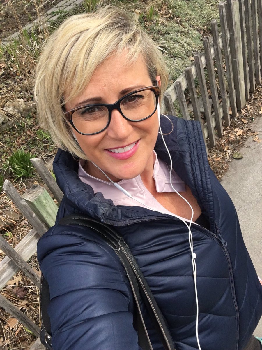 PutUFirst's tweet photo. “Temptation Bundling” - it’s the idea of combining two activities—one you should be doing, but procrastinate on; and one you enjoy doing, but isn’t the most productive use of your time. 💜

Do you find you’re procrastinating about doing something you should be doing? https://t.co/caz84ss4s9