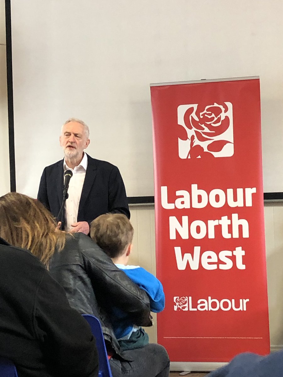 chorleyyounglab's tweet photo. Out on the #LabourDoorstep in South Ribble with members from Hyndburn and Wigan. Did we mention that we met Jeremy Corbyn? @SouthRibbleLab @ChorleyLabour https://t.co/KgngnJFKE6