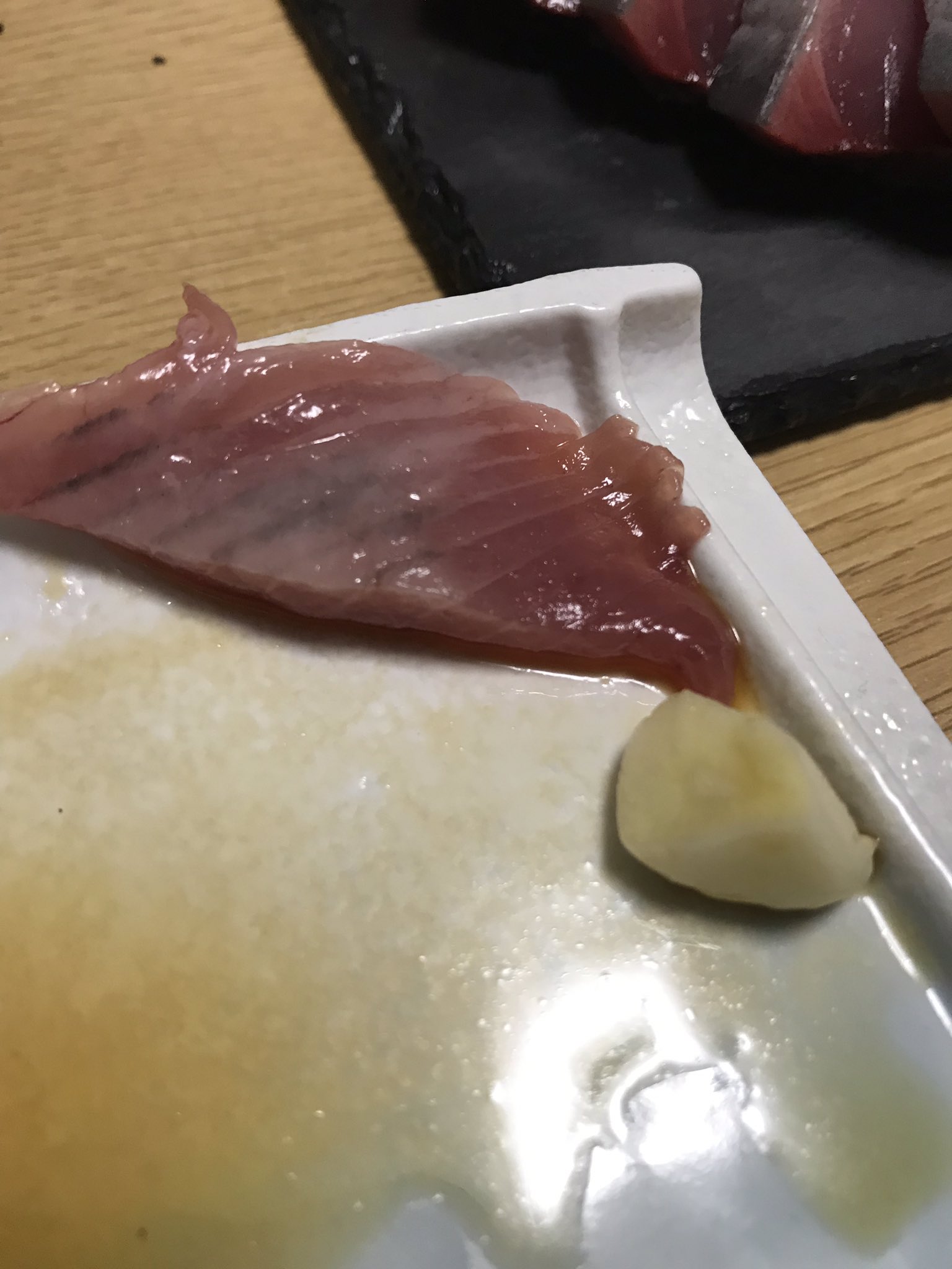 多田水産 全て高知県民は 鰹の刺身を食べる時はニンニクを丸かじりです T Co P2nwtzhe7t Twitter