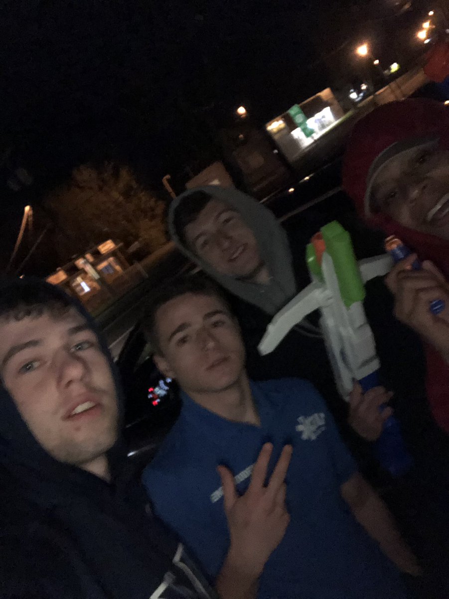 jsperrazza_'s tweet photo. Hooper, Squid and Ice from Trail Blazers avenge Migs and take out Nick from Soak and Toke. Now 3v3 @HCWaterWars2k19  #popthetrunk https://t.co/qv0nYevG58