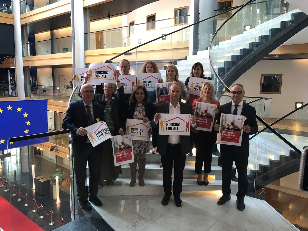 „Wohnen darf kein Luxus sein!“
Darum unterstütze ich die Europäische Bürgerinitiative "Housing for all" - um Wohnen endlich wieder leistbarer zu machen! #housingforall