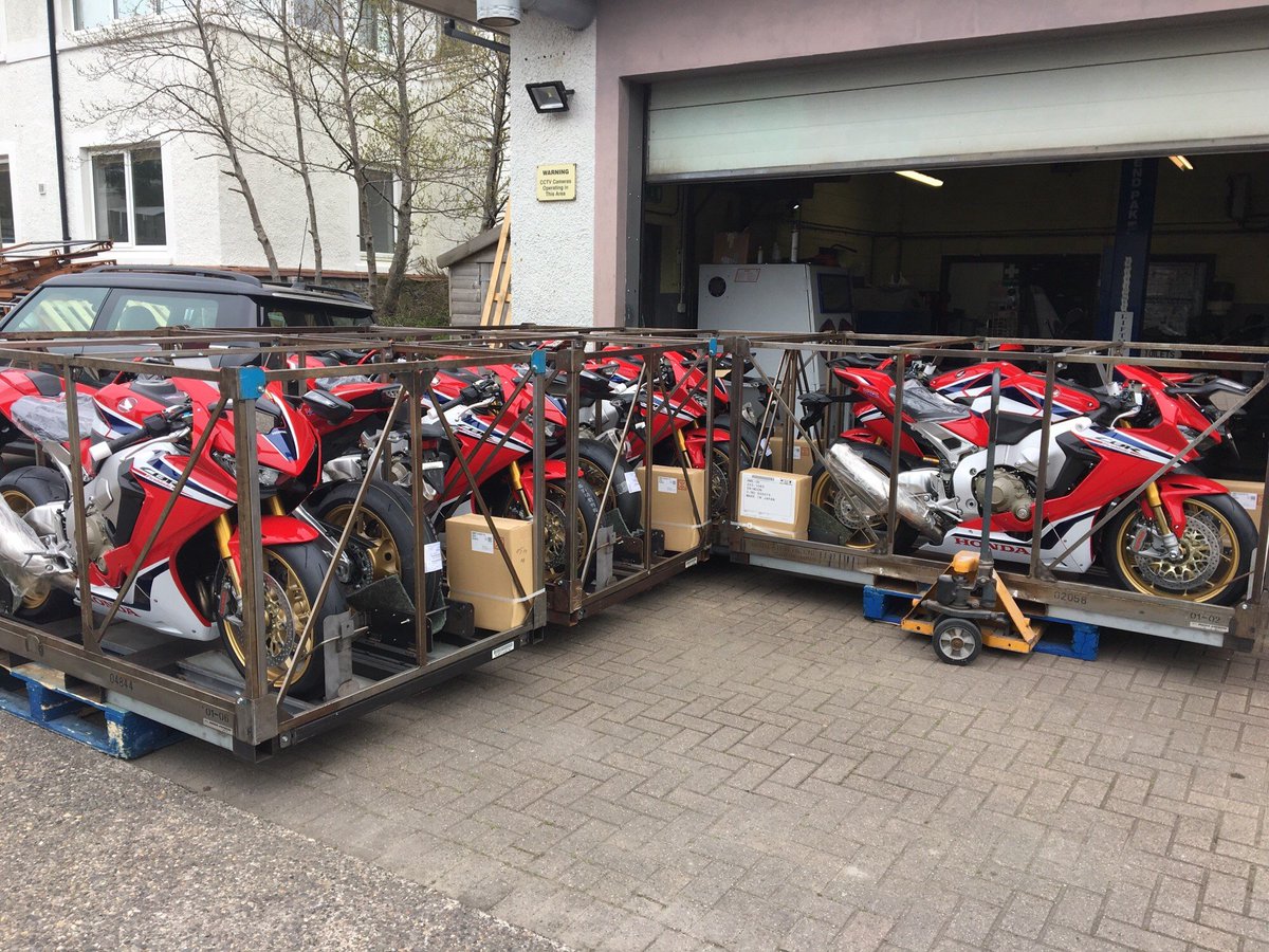 Honda Fireblades for TT Marshall’s have just arrived, something must happening soon!!
#isleofman #iomtt #TT2019