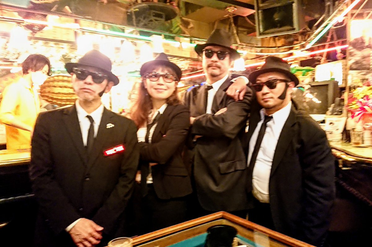 RieMonster's tweet photo. #BBBCB こと #ブルースブラザーズバンドカバーバンド のライブに行って来ました🖤😎⚡
小学生の時に映画 #ブルースブラザーズ に出会って以来、人生の軌道をはずしてしまいました…(o_ _)o
伝説のライブハウス #原宿クロコダイル で、超~ファンキーな極上の時間でした💕😆💕 https://t.co/DzwQQBTiiS