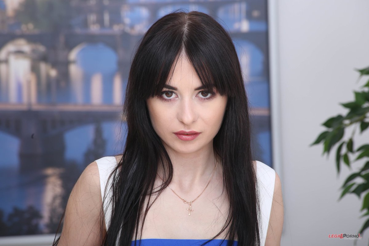 sexporn-hand-teen-take-it-balls-deep