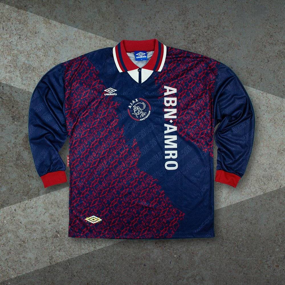 Leraar op school bodem zeevruchten Classic Football Shirts on Twitter: "Ajax '94-95 away by Umbro As worn when  the side won the 1995 Champions League Final https://t.co/huXSIoWSqt" /  Twitter