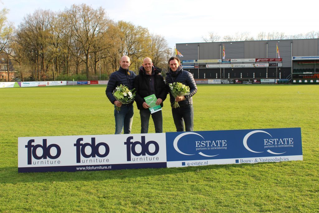 FDO Furniture en Q-Estate nieuwe bordsponsoren bij S.V. ’t Harde svtharde.nl/2019/04/16/fdo…