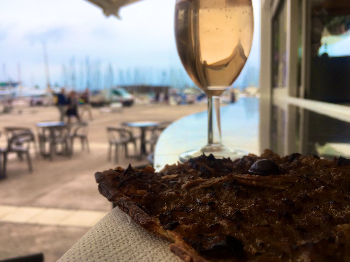 jercrunchant's tweet photo. #PointMétéo passion #Philcat #rosé #pissaladière #Cannes #VieuxPort https://t.co/6ZRlR51oGG