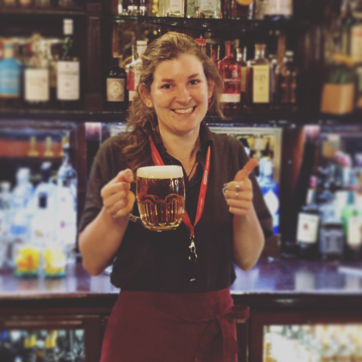argyllarmspub's tweet photo. Who wants to get served by this lovely lady 😉❤️🍺🍺🍺🍺
#londonpubs #london #newzealandgirl #lol https://t.co/11K2sY7sSa