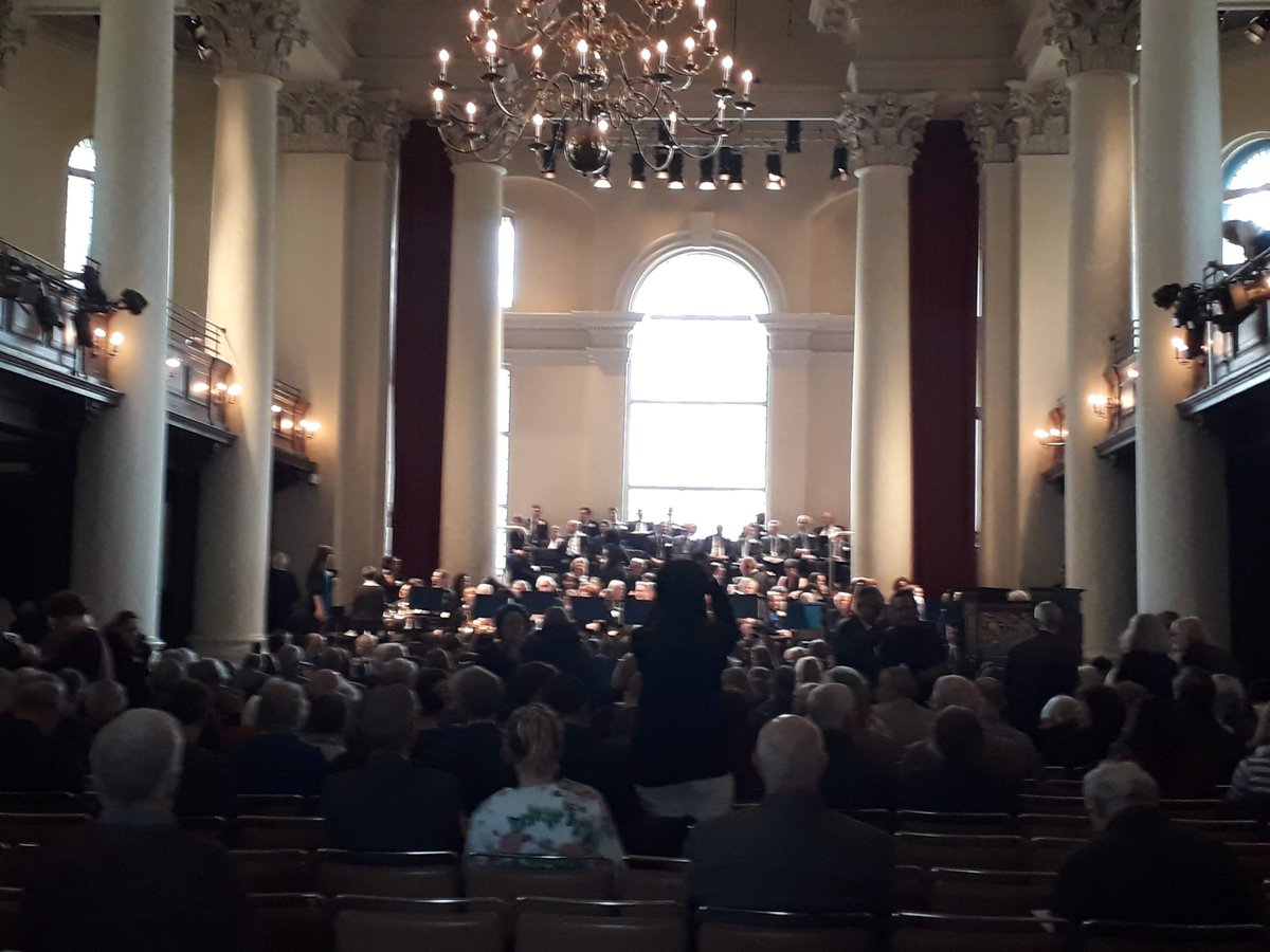 SinfoniaSmithSq's tweet photo. Lovely buzz with audiences dropping in for @Etceterachoir lunchtime concert.
#SJSSHolyWeek https://t.co/d1B6VufR0k