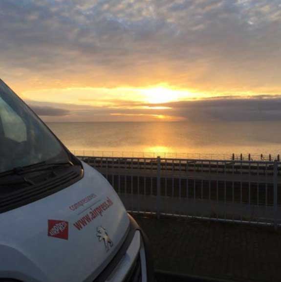 Onze servicemonteurs reizen het hele land door en komen bij verschillende klanten. Daarnaast maken ze onderweg ook sfeervolle foto's. #foto #zonsondergang #service #compressoren #airpress