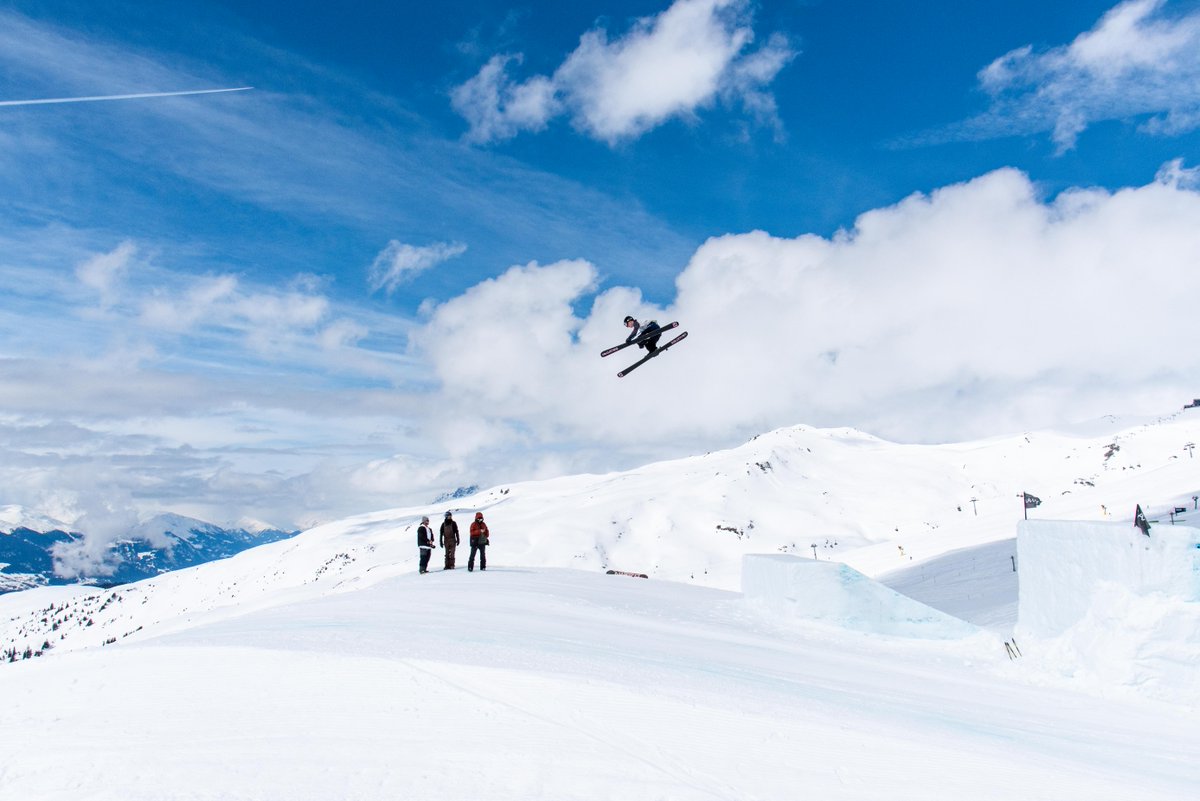 bountyboards's tweet photo. The #LaaxSnowHack was a success! A weekend filled with #hacking and #snowboarding – what more is there to ask for? Check out the coverage of the event by @nbt_ag: https://t.co/U5enaFmGA3 https://t.co/a9feV42AL8