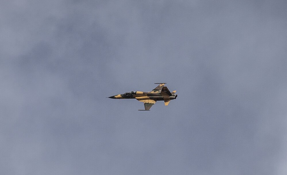 Iran_NewsRoom's tweet image. Home-grown #fighter #jet dubbed #Kosar, made its first training #airshow flight over skies of Tehran.

Kosar is equipped with 4th generation of avionics systems &amp;amp; it can carry various kinds of missiles &amp;amp;bombs that R designed &amp;amp; manufactured domestically:

#Iran's Defense Ministry.
