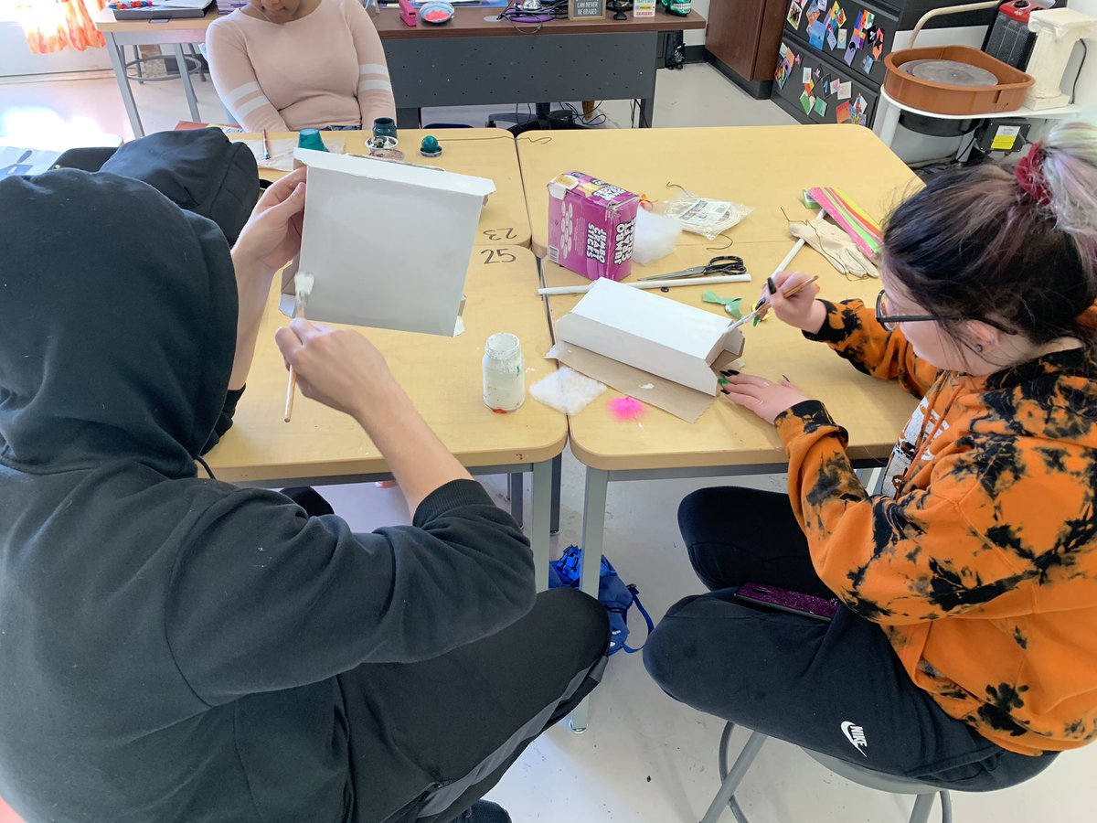 MsWands_ArtRoom's tweet photo. Lifetime Art students have been given a #DesignChallenge to create a “found object sculpture” in only 2 hours! Who can get it done?! #MiddieArt #MiddieRising #FoundObjectSculpture https://t.co/DH377lQSrE