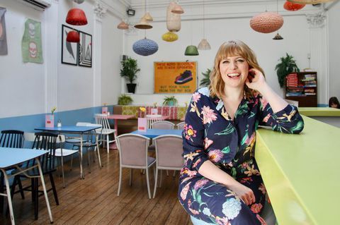 itsrilu's tweet photo. Sarah Powell is mourning the loss of Pamela the printer and discovering the joys of a day 4 top knot @RedMagDaily https://t.co/icKZVJZnYc I basically found my new favourite person @ThisSarahPowell https://t.co/9Zjn1n0mvE