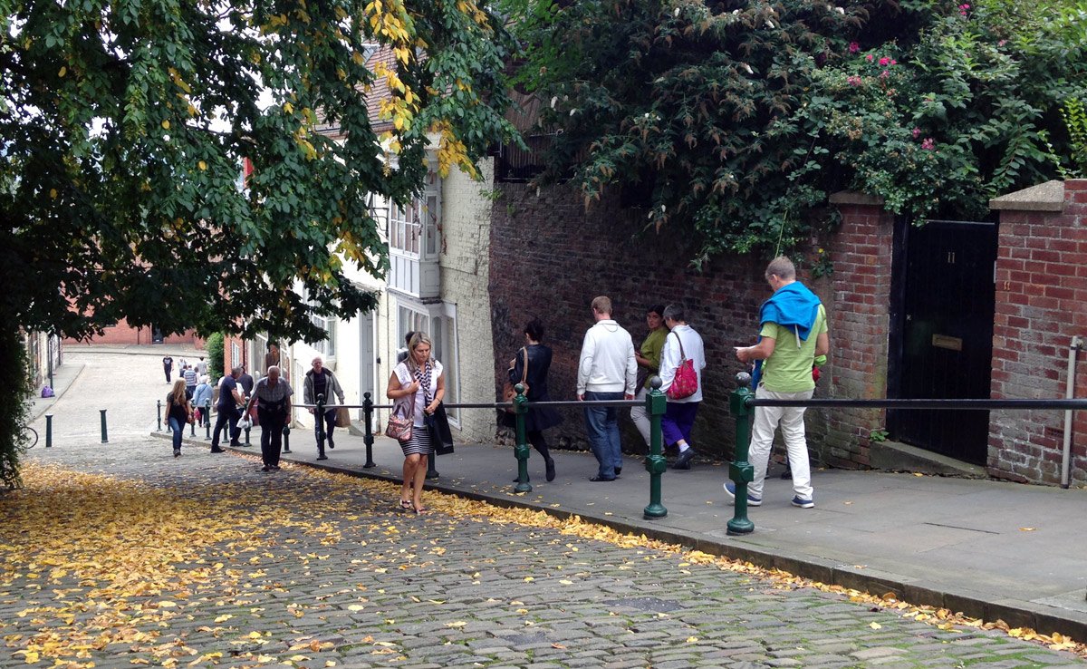 visitlincoln's tweet photo. Lincoln's Steep Hill has been named the fourth steepest in England, according to @OrdnanceSurvey, with an incline of 16.12°! 🧗‍♂️

Have you scaled the street? What are your Steep Hill tips? Is it worth the climb?

Read more: https://t.co/Tc1dWCQCtu.

#LoveLincoln @VisitEngland https://t.co/fk8OnfTn7p