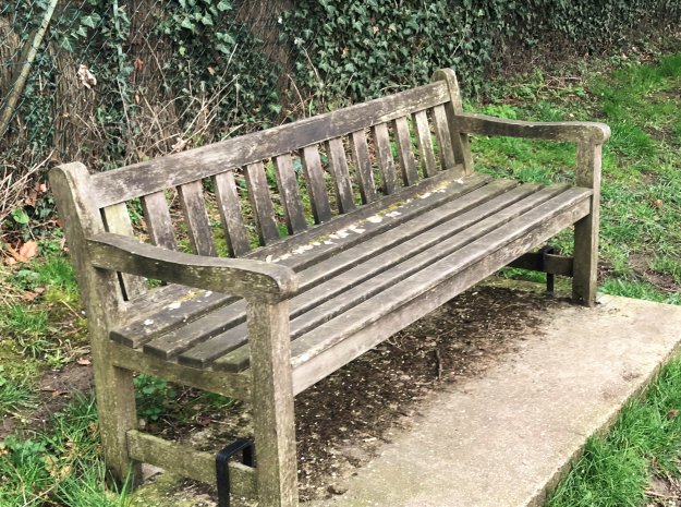 kenkoGM25's tweet photo. <A month ago TODAY 備忘録>
"The WEEDON Family Lived at Mill Cottage,Goring, 1982-1999
Enjoy this view, as we did"
George の前に住んでいたご家族から寄贈された、ベンチのプレートに書かれてあった言葉にとうとう涙腺が決壊
#MillCottage #ThamesPass #Goring #GeorgeMichael https://t.co/WYfDXHTOQZ