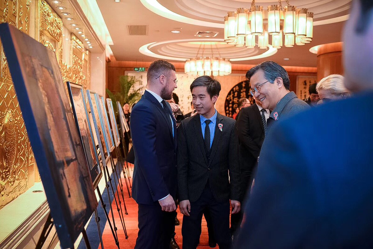 HKVAGalleries's tweet photo. Dióssi Lóránd, Consule General of Hungary in Chongqing; Zsuzsa Gajdan Artist; Li Dianxun, Vice Mayor of Chongqing and Mr. Vincent L.j. DENG Curator #SuchasPoetry #ZsuzsaGajdan# Solo #Exhibition #Chongqing https://t.co/7L6Wq3gOYM