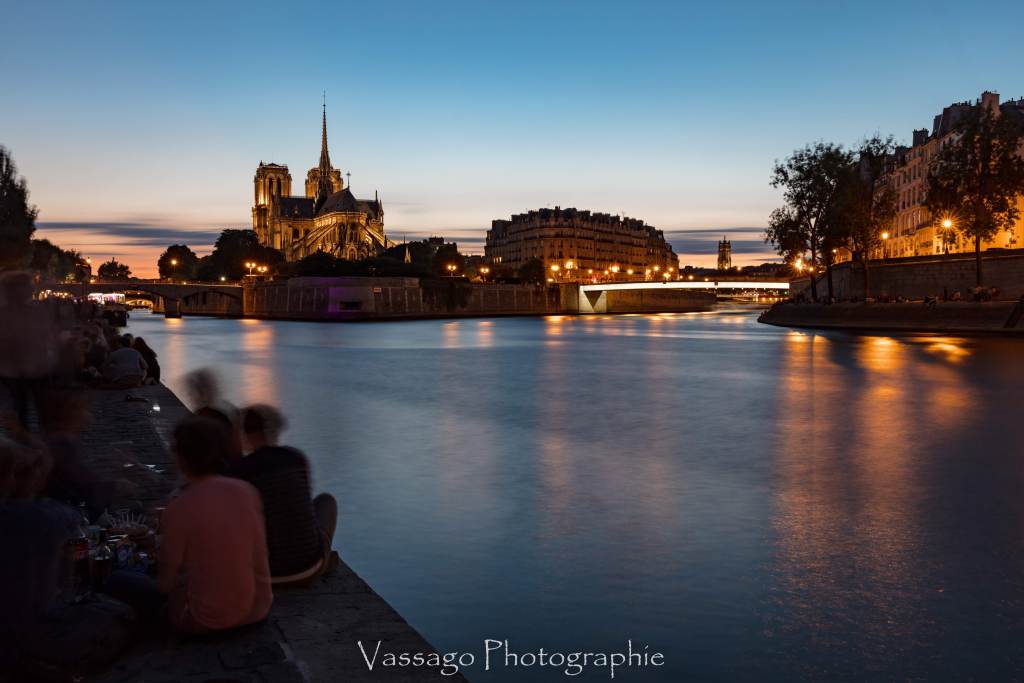 VassagodeNedra's tweet photo. Notre-Dame – Hommage https://t.co/Xu2eIRYCAg https://t.co/Qo7NflHYnb