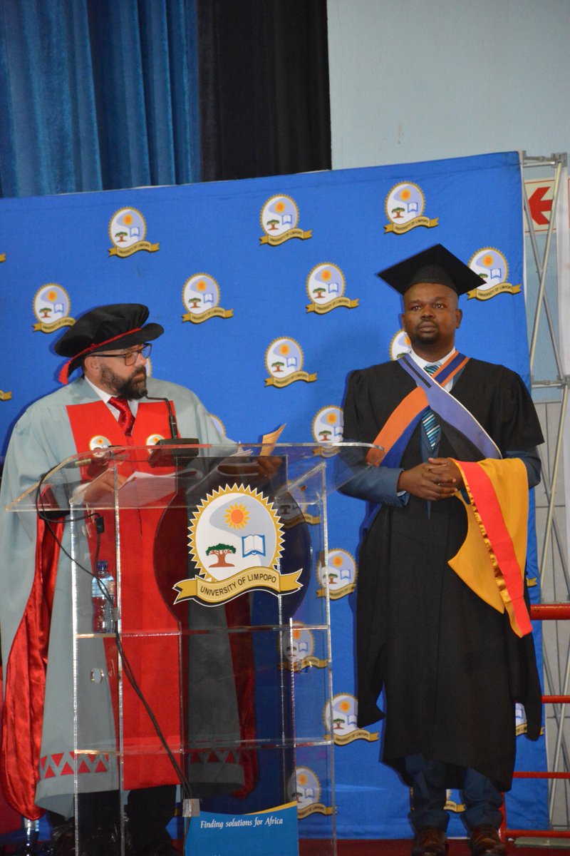 ULvarsity's tweet photo. Winston Baloyi graduates for his Master of Business Administration degree with **Cum Laude. Congratulations!! #ULAutumnGrad2019 #ProudlyULGrad https://t.co/5jJJiM4ULj