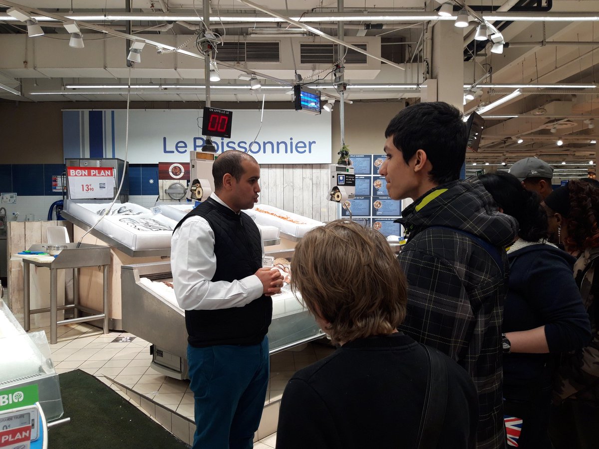 Cha_merk's tweet photo. Cet après-midi Jaouad, chef de secteur de #carrefourhyper de Rosny présente son #parcours à l'association Aurore https://t.co/l2kNsvxaTa