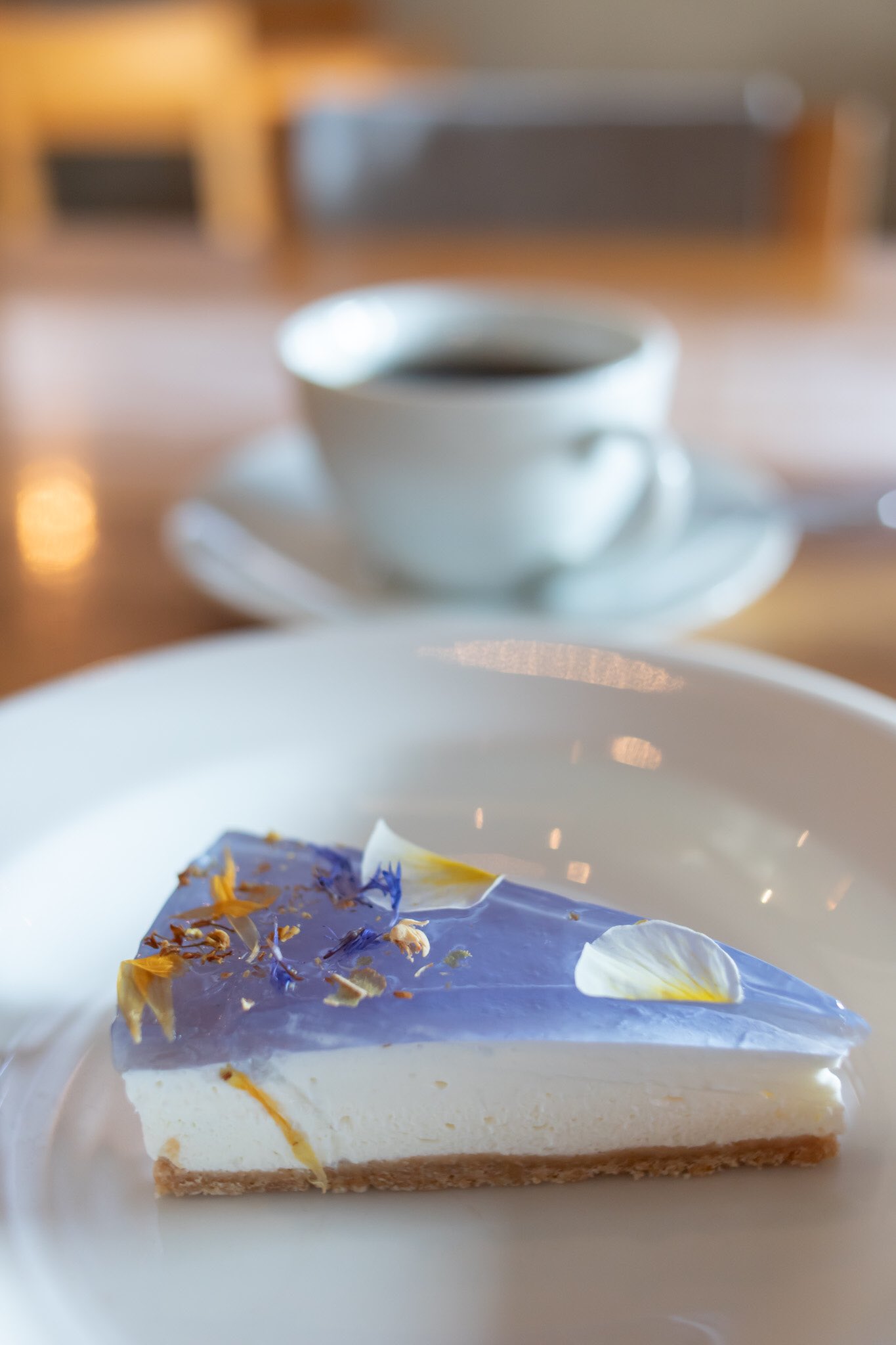 Tsuyoshi ジンギスつよし 赤坂にある古民家カフェ パッパライライ へ行って来ました バタフライピー チョウマメ を使用したハーブゼリーのレアチーズケーキが美しかったです T Co Jgepkysrpq 福岡 赤坂 カフェ パッパライライ