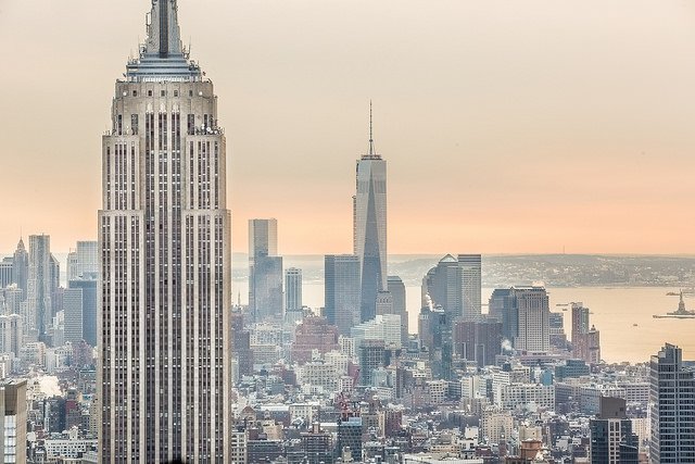 4: 322 million tons of plastic were produced in 2015 — the same weight as 900 Empire State Buildings (made of granite and steel). 

#tuesdaytruths #PlasticPollution #ocean