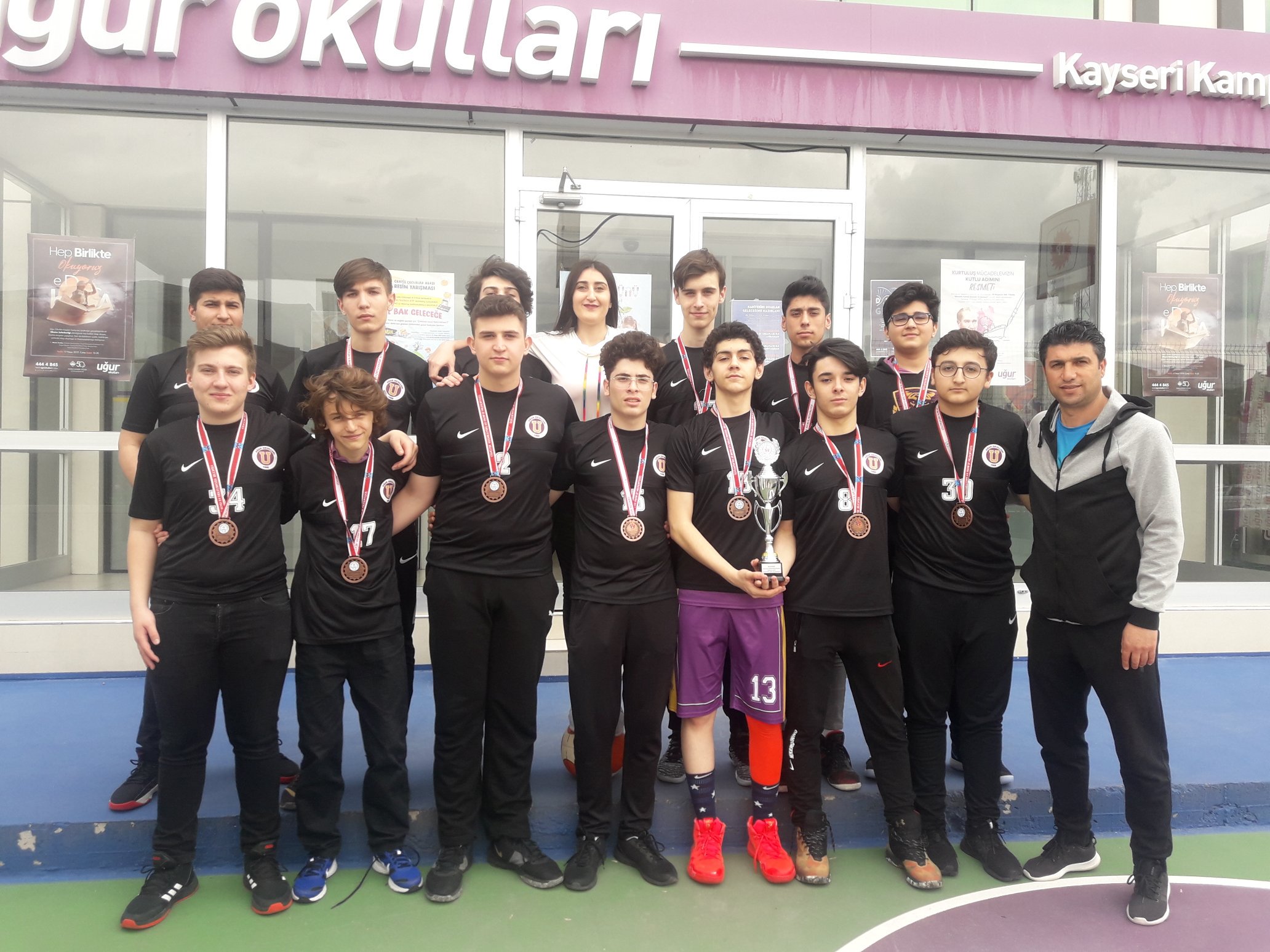 ugur okullari kayseri kampusu on twitter kayseri genc b katagorisinde basketbol takimimiz il 3 su olmustur ogrencilerimizi tebrik ediyoruz ugurluolmak https t co z8rdgxufeu twitter
