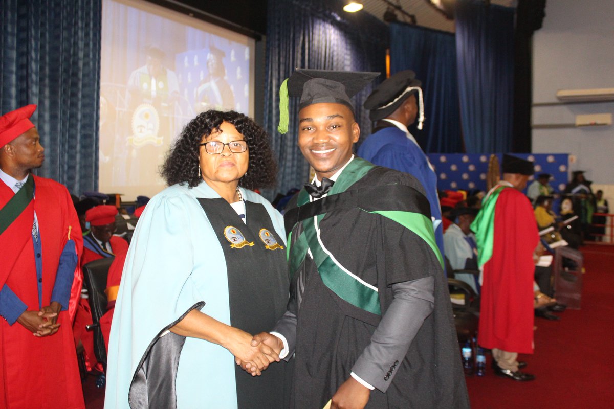 ULvarsity's tweet photo. It’s a Cum Laude: Matotoka Mashilo graduates for Master of Science (Geography) degree. #ULAutumnGrad2019 #ProudlyULGrad https://t.co/059HZdBkE3