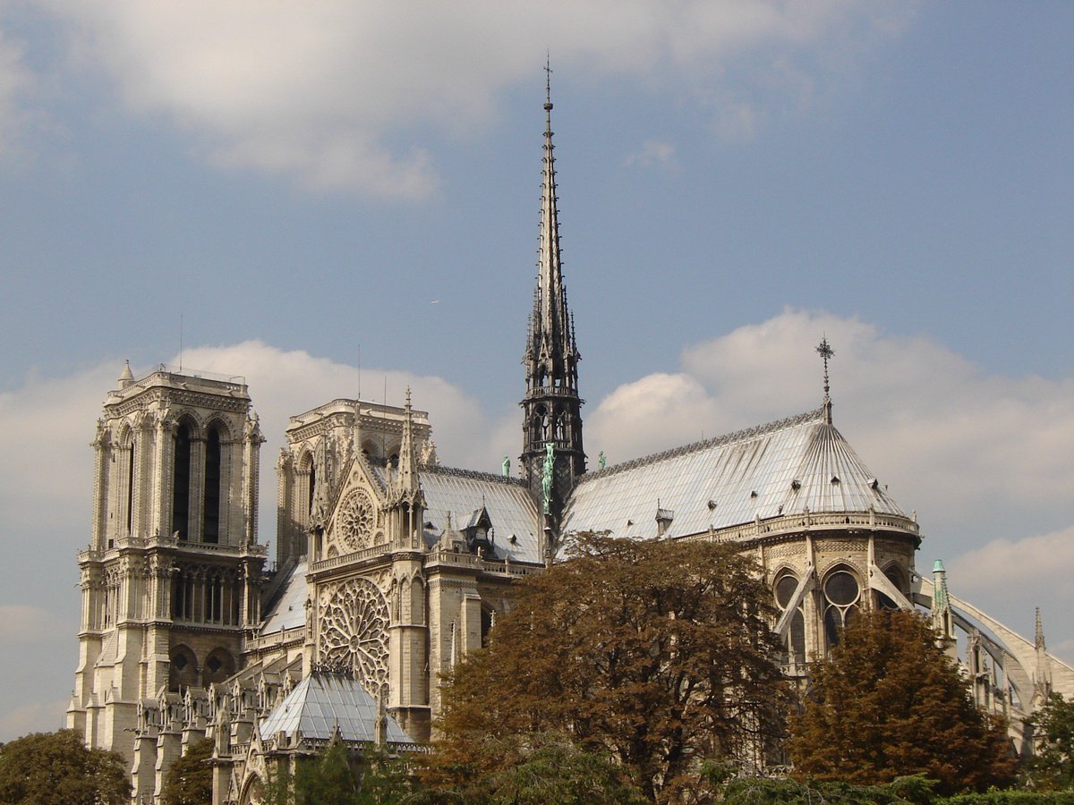 lesRepublicains's tweet photo. Des décombres de la première cathédrale de France, il ne doit pas seulement s'élever un sentiment de désolation. Combien de fois dans une vie de Français peut-on participer à la construction d'une cathédrale ? Car c'est de cela qu'il s'agit.
Contribuez ➡️ https://t.co/Eoy8m7lLqg https://t.co/VhFAUvY0Yo
