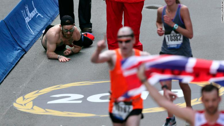 CNN's tweet photo. This Marine running in honor of his fallen comrades crawled to the finish line of the Boston Marathon https://t.co/kZJKsoPO40 https://t.co/WasZxZouJt