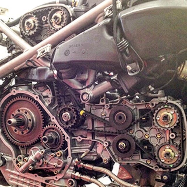 Who said that we ( #italians ) are complicated?
#ducati #fullservice #maintenance #timingbelt 🔝🔙🔜🔚
#ironheads #ironheadsmotorcycles