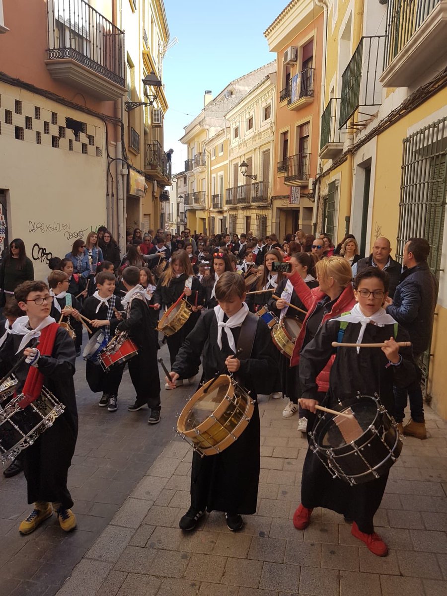 ciamariah's tweet photo. Nuestr@s alumn@s participaron otro año más en la tradicional Tamborada Escolar! Qué destreza tenían algun@s!! 🥁 https://t.co/xQIkNi0sJx