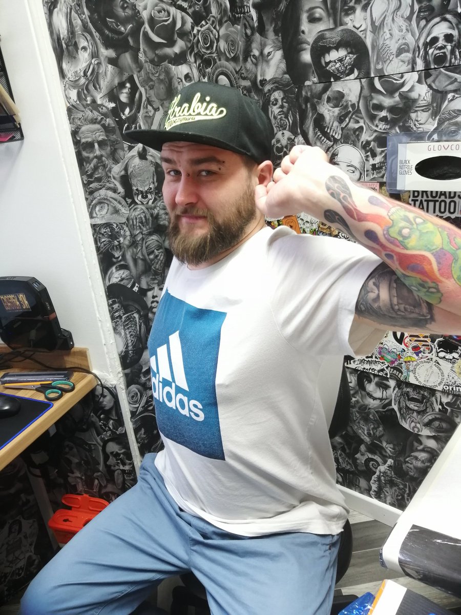 AzazelEdinburgh's tweet photo. Hi guys! afternoon stretching :) #Edinburgh #Tats #streching https://t.co/7px5ypzNpU
