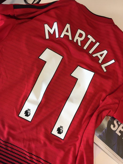 lequipedusoir's tweet photo. [🎀🎁🎊ALERTE CADEAU EXCEPTIONNEL🎊🎁🎀]

Les amis ! 

A l'occasion du match #BARMUN ce soir,

@Nabil_djellit vous fait gagner le maillot porté d'@AnthonyMartial à @ManUtd  !

Pour tenter votre chance: 

✅Followez la page de l'#EDS✅
🔁Retweetez le post🔁

🍀🤞Bonne chance !🤞🍀 https://t.co/GpOgMi8giK