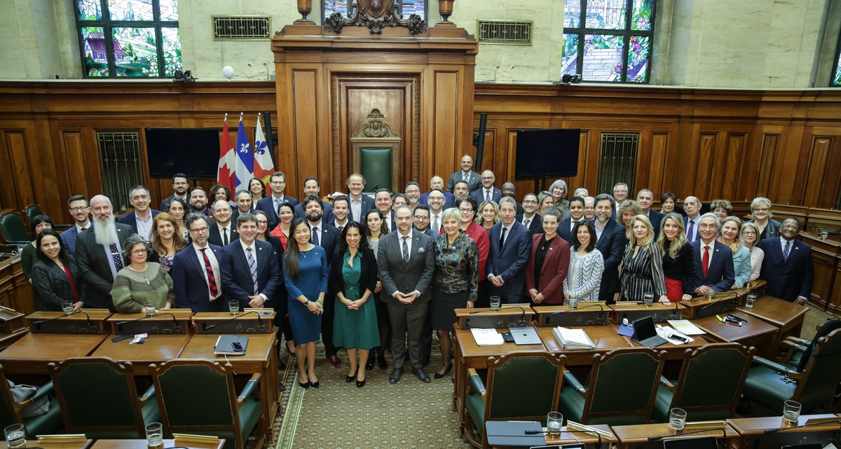 MTL_Presidence's tweet photo. Les https://t.co/GoUsLupTNl du conseil de ville de Montréal lors de la dernière séance à l'hôtel de ville avant les rénovations (15 avril 2019 Photo : S. Légaré). #PolMtl #CmMtl #HdVMtl https://t.co/Vq1tMk5RxD