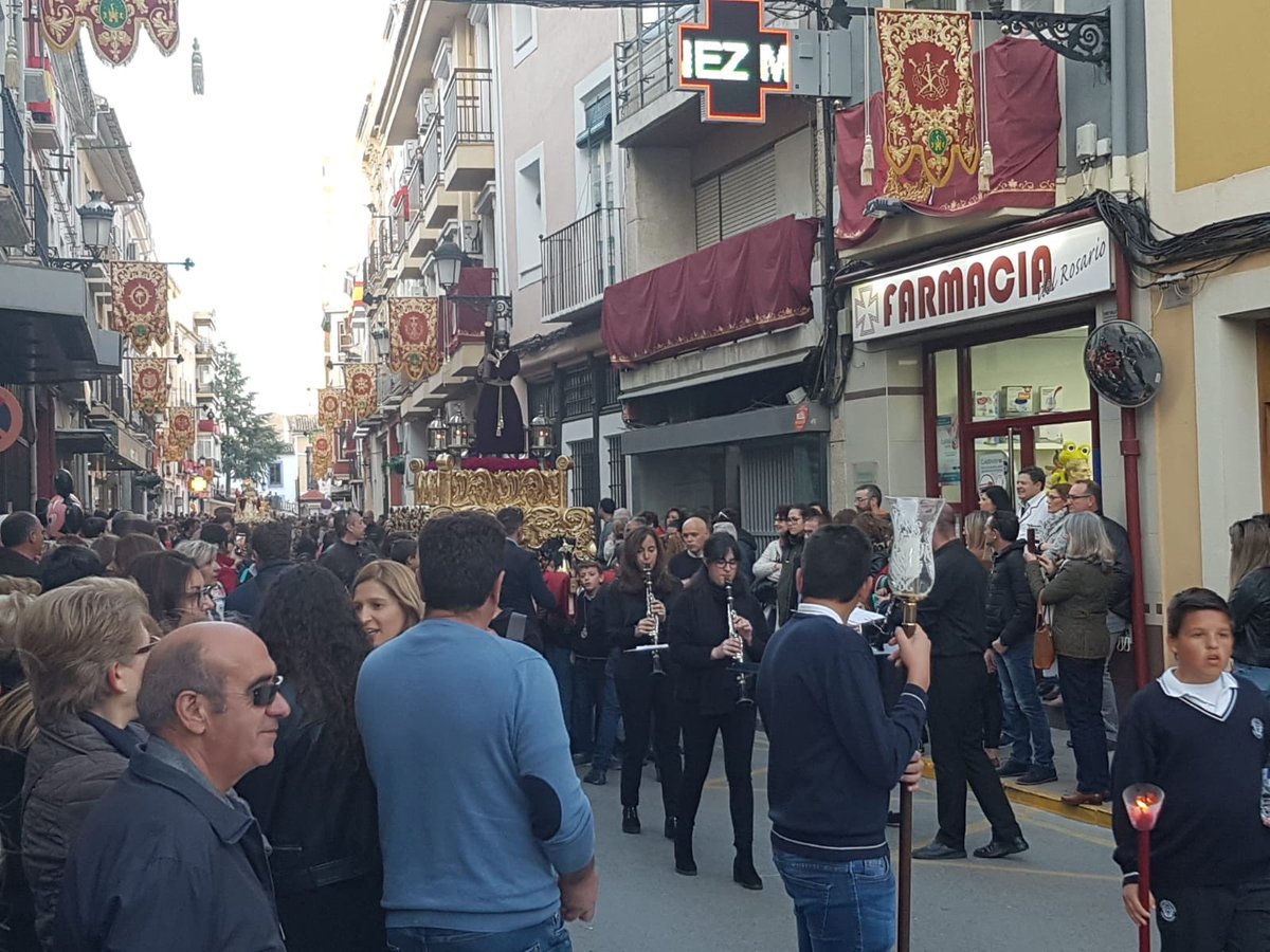 ciamariah's tweet photo. Aperitivo de lujo para nuestra Semana Santa. Debutamos en la procesión infantil con nuestro Cristo de la Salud. La procesión fue todo un éxito! https://t.co/puK9KLGzqe
