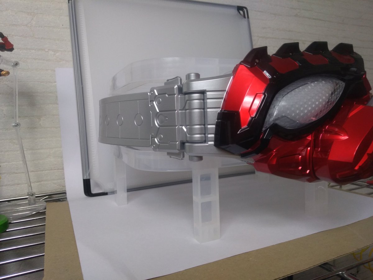 オタコスカメラマン ダイソーで売ってるジョイントプレートラックって奴がコンセレのベルトを飾る台座として優秀な事を友人から聞いたけどこれはやばいなww オタコスカメラマン ダイソーで売ってるジョイントプレートラックって奴がコンセレのベルトを飾る台座として優秀な事を友人から聞いたけどこれはやばいなww