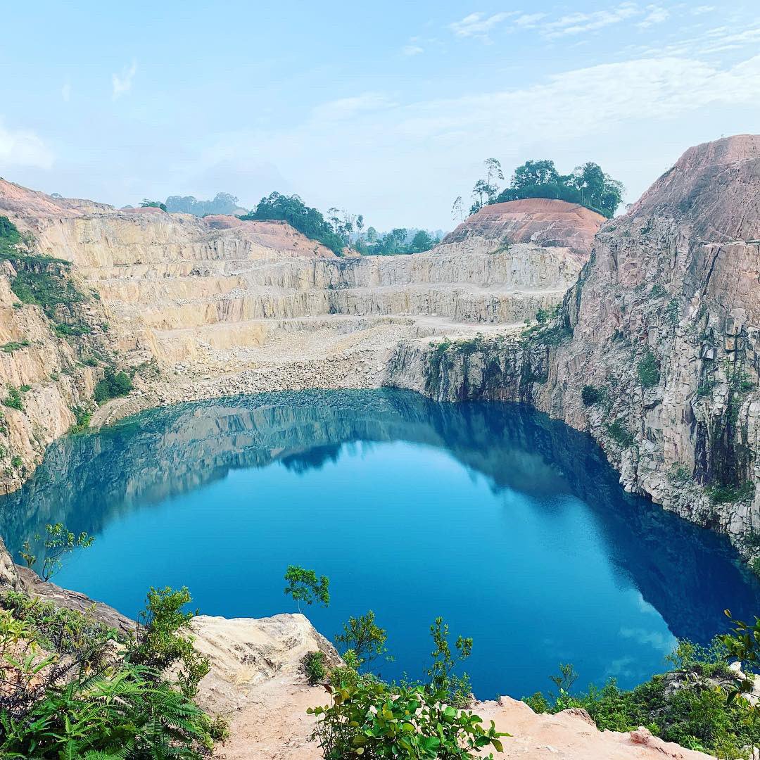 junmykau's tweet photo. Blue lake #blue #lake #sky #Scenery https://t.co/FYmmKKhuzH