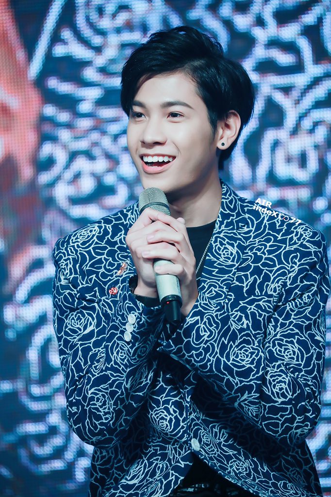 AIRindeX8's tweet photo. 190414 KristSingtoTayNewFMinHK
so cute 🦁️
#SingtoPrachaya #สมุนจ้าวป่า
#KristSingtoTayNewFMinHK https://t.co/iUPACvMpWF