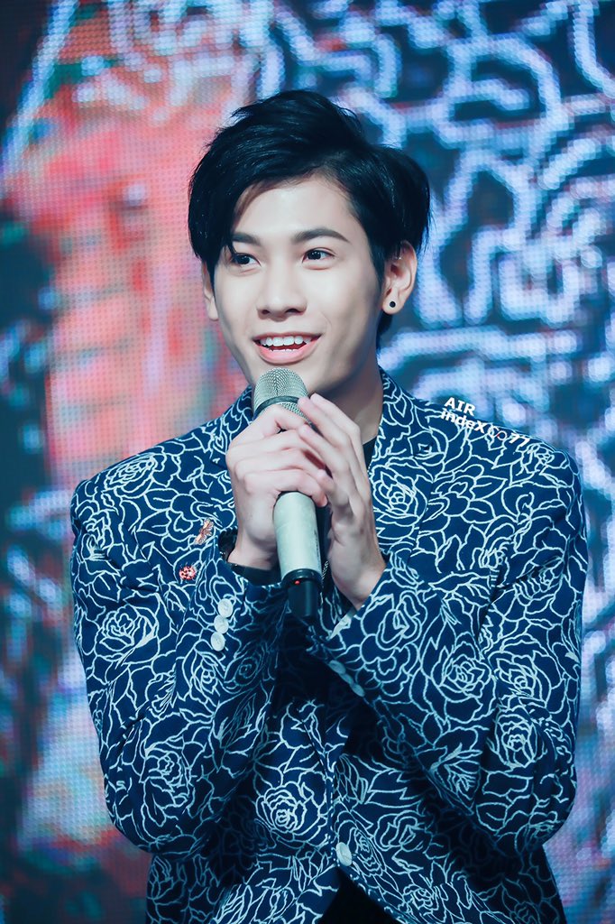 AIRindeX8's tweet photo. 190414 KristSingtoTayNewFMinHK
so cute 🦁️
#SingtoPrachaya #สมุนจ้าวป่า
#KristSingtoTayNewFMinHK https://t.co/iUPACvMpWF